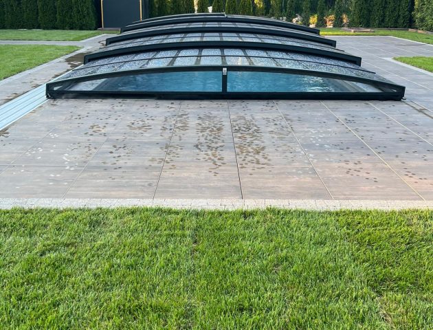 Zadaszenie na prowadnicach